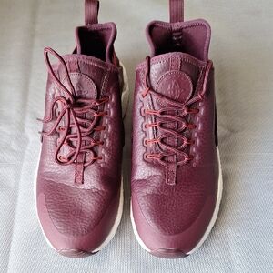 Nike Air Womens Size 81/2